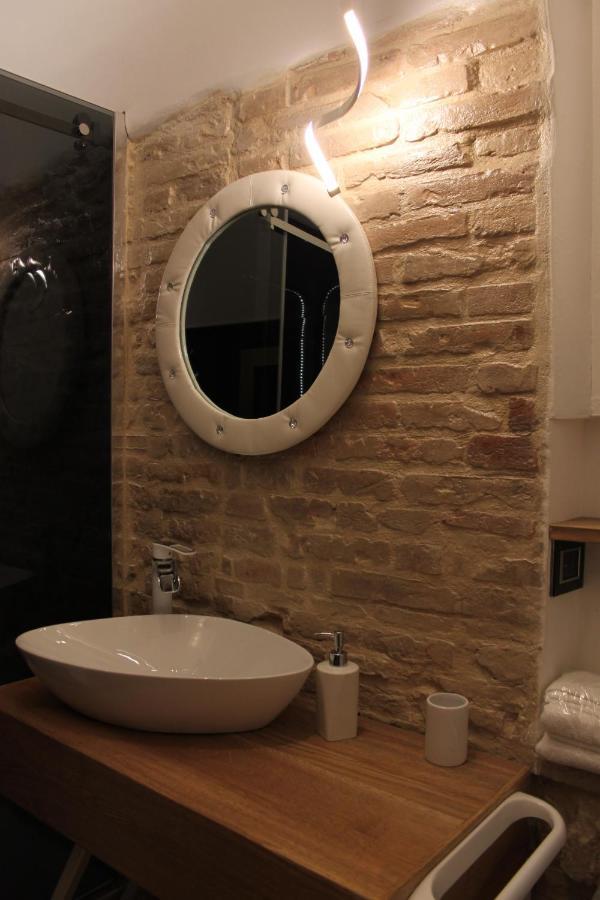 Jacuzzi Apartament By Parmacentro B&B 외부 사진
