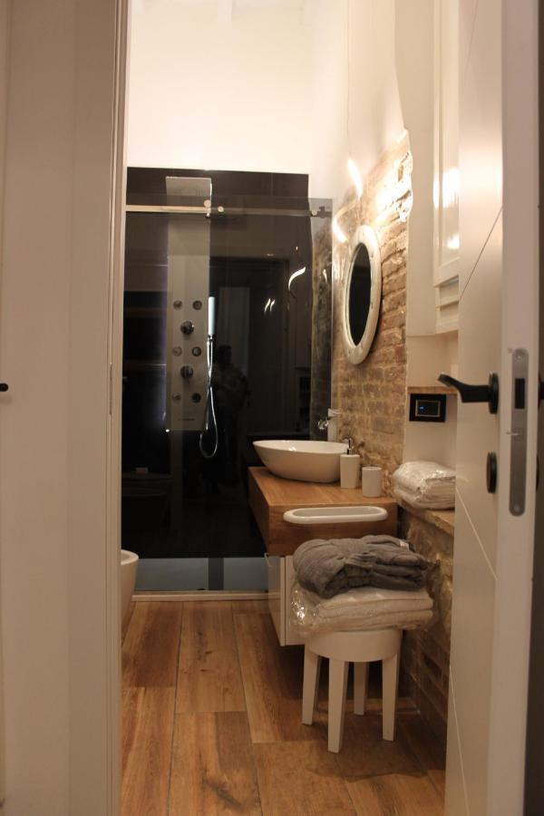 Jacuzzi Apartament By Parmacentro B&B 외부 사진