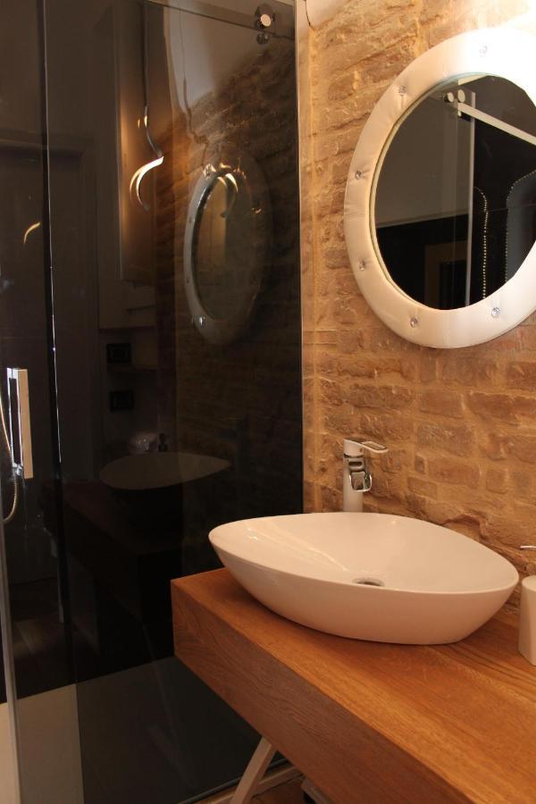 Jacuzzi Apartament By Parmacentro B&B 외부 사진