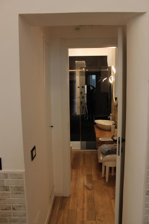 Jacuzzi Apartament By Parmacentro B&B 외부 사진